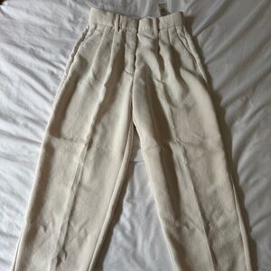 Aritzia Carrot Pants in Light Birch Size 0
